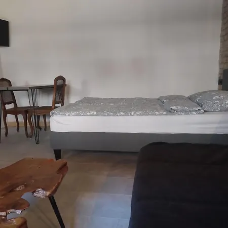 Motyl Lub Z Lazienka - Bez Aneksu, Prosze Wybrac Wlasciwy Lokal 아파트 바이톰