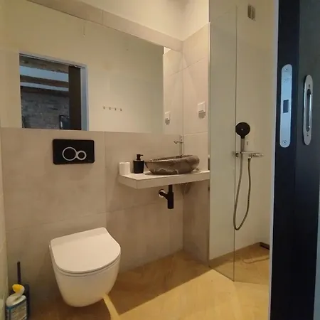 Motyl Lub Z Lazienka - Bez Aneksu, Prosze Wybrac Wlasciwy Lokal 바이톰